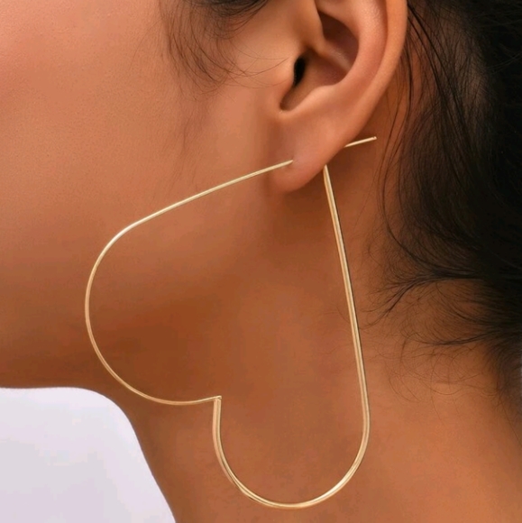 Heart Hoop Earrings 💕 - Picture 3 of 4